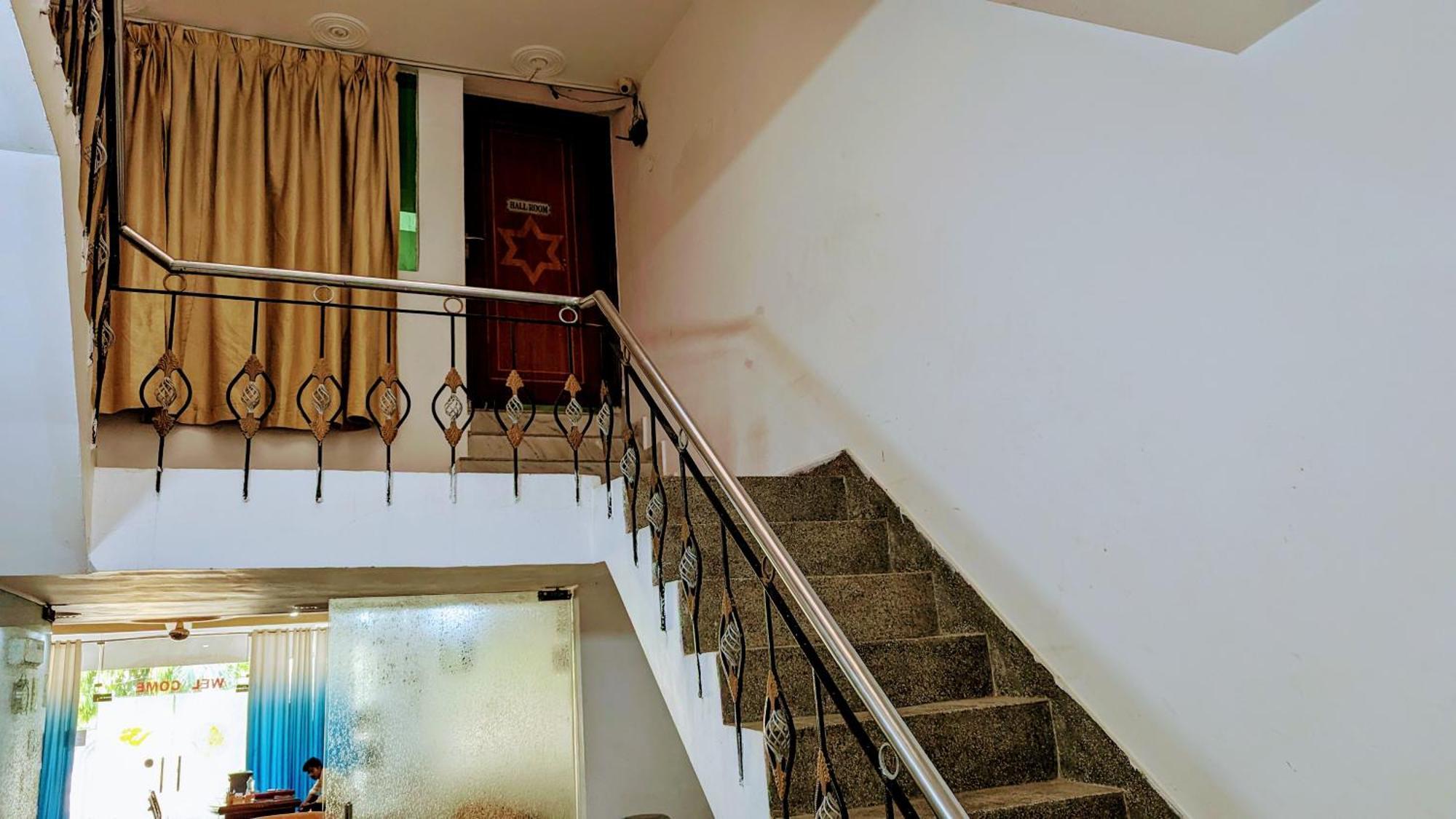Hotel Lecston @Yashobhoomi Dwarka Sector - 25 Metro Station Delhi  Exterior foto