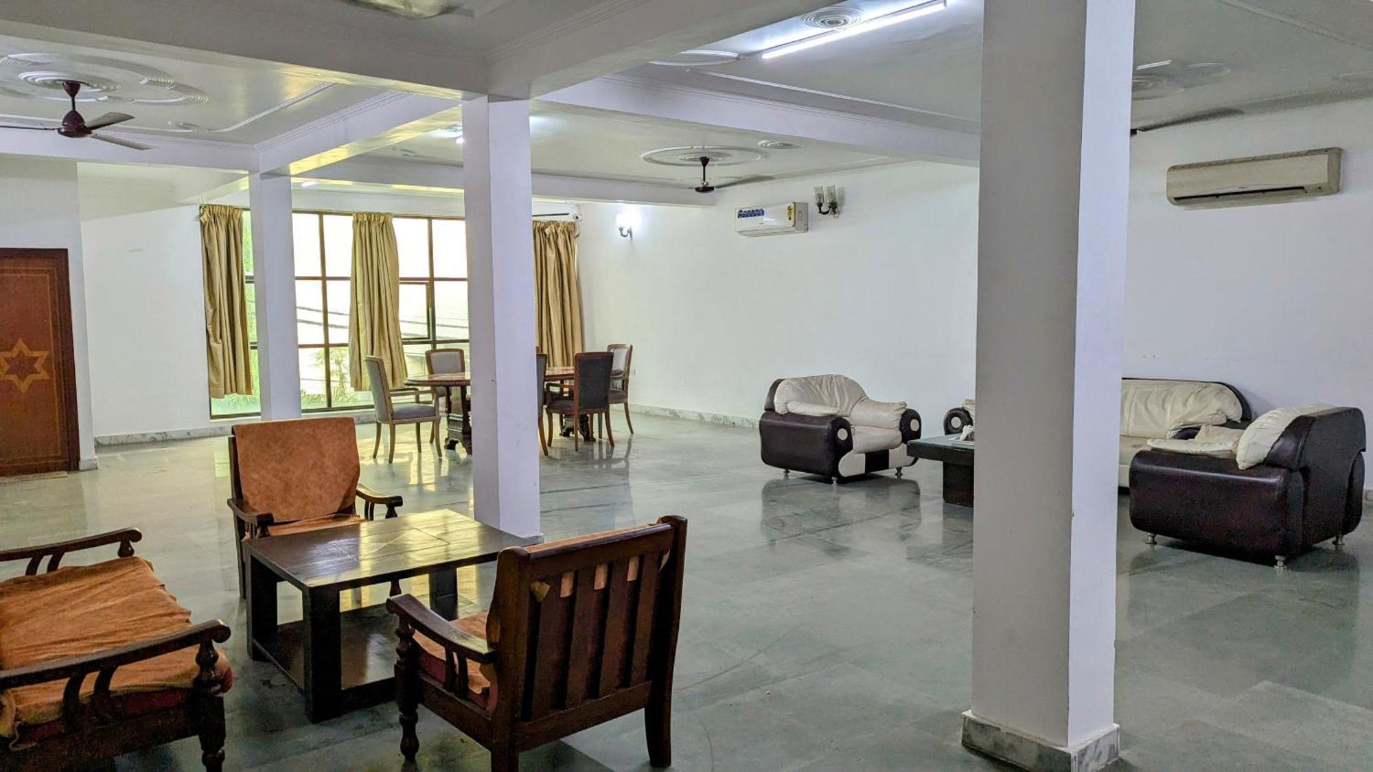 Hotel Lecston @Yashobhoomi Dwarka Sector - 25 Metro Station Delhi  Exterior foto