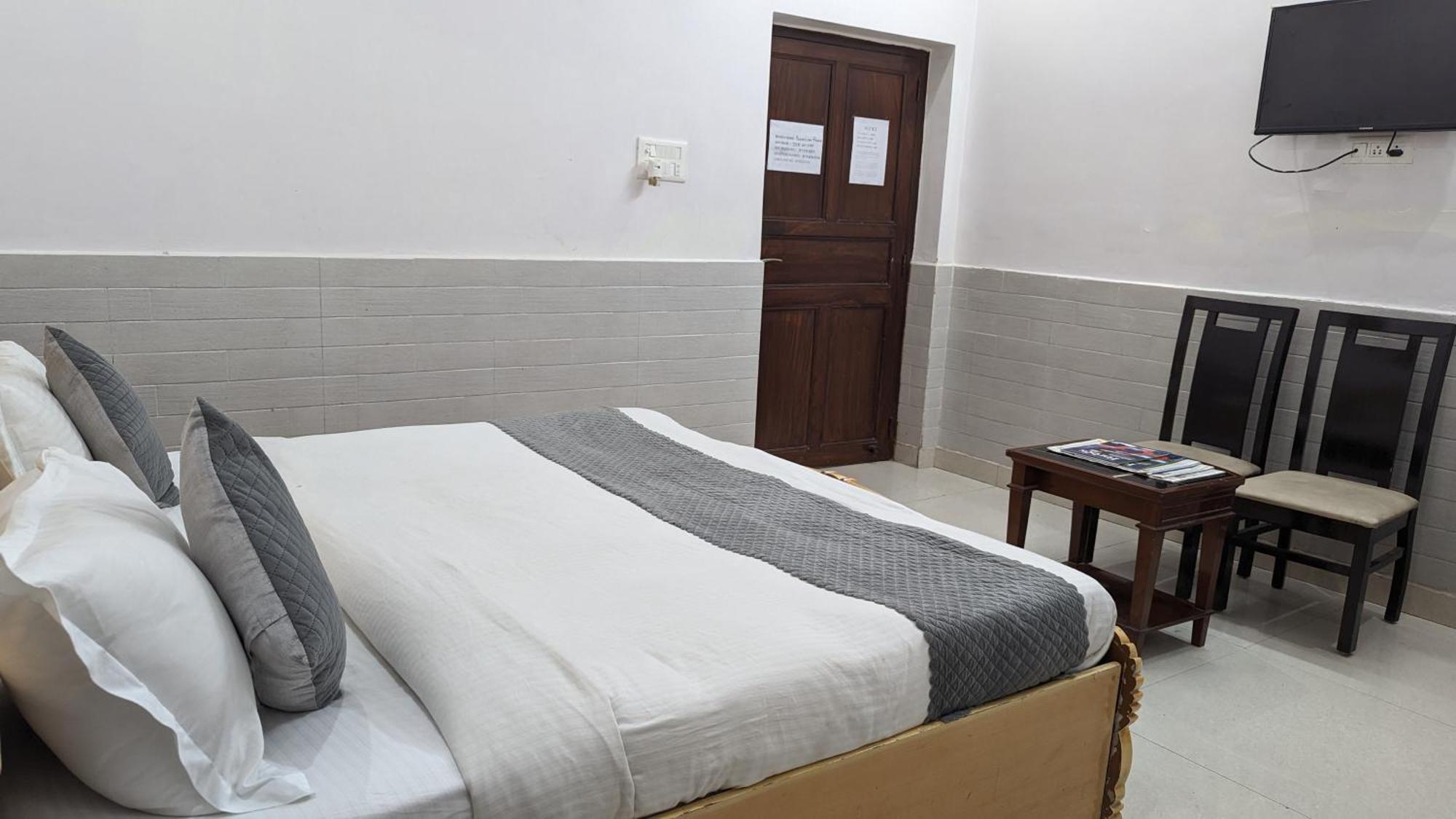 Hotel Lecston @Yashobhoomi Dwarka Sector - 25 Metro Station Delhi  Exterior foto