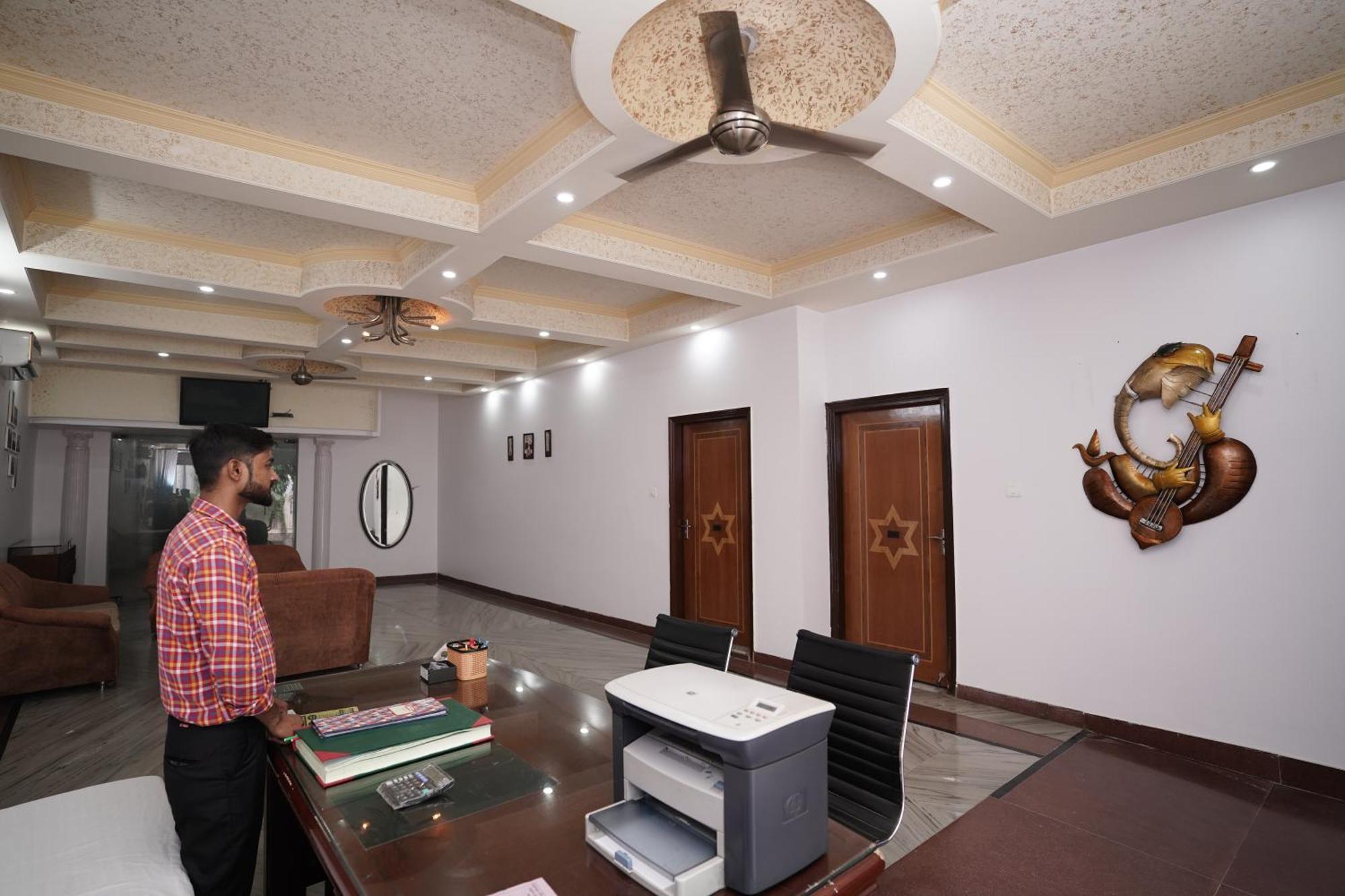 Hotel Lecston @Yashobhoomi Dwarka Sector - 25 Metro Station Delhi  Exterior foto
