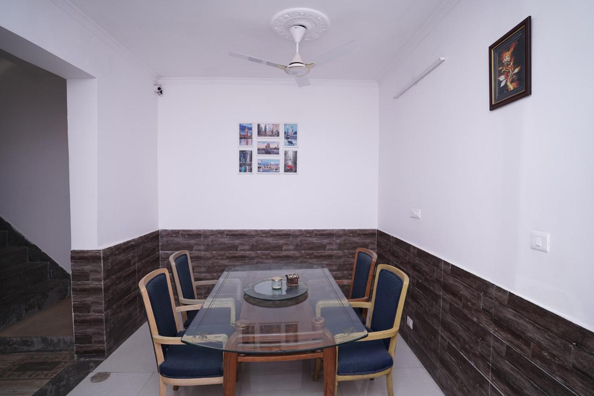 Hotel Lecston @Yashobhoomi Dwarka Sector - 25 Metro Station Delhi  Exterior foto