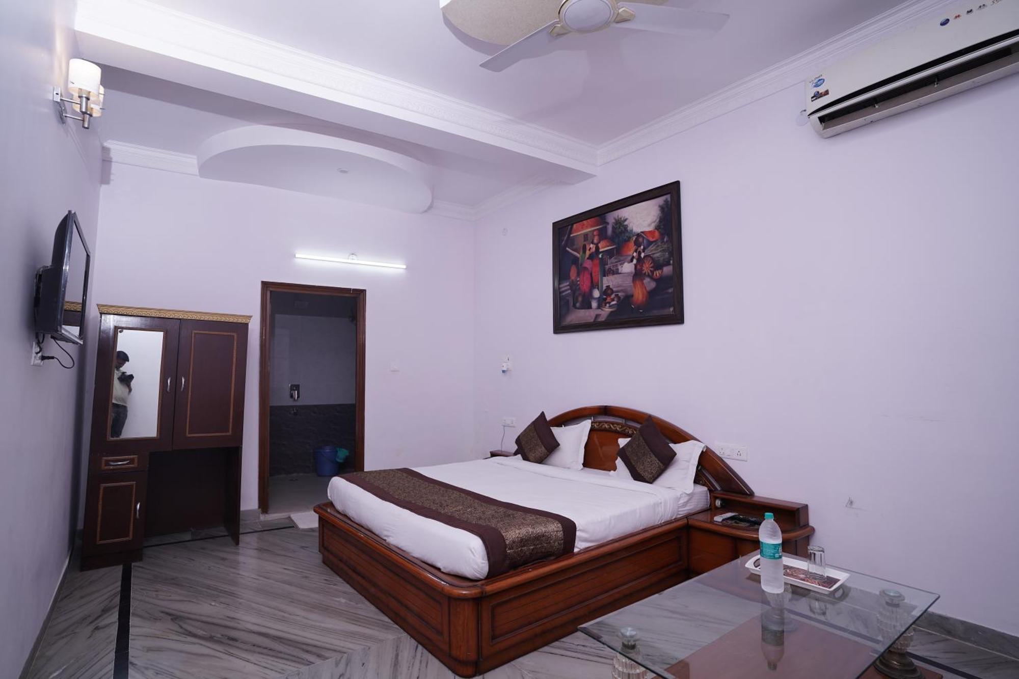 Hotel Lecston @Yashobhoomi Dwarka Sector - 25 Metro Station Delhi  Exterior foto