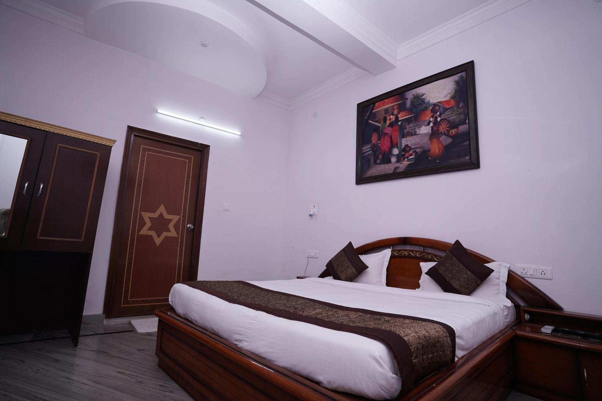 Hotel Lecston @Yashobhoomi Dwarka Sector - 25 Metro Station Delhi  Exterior foto